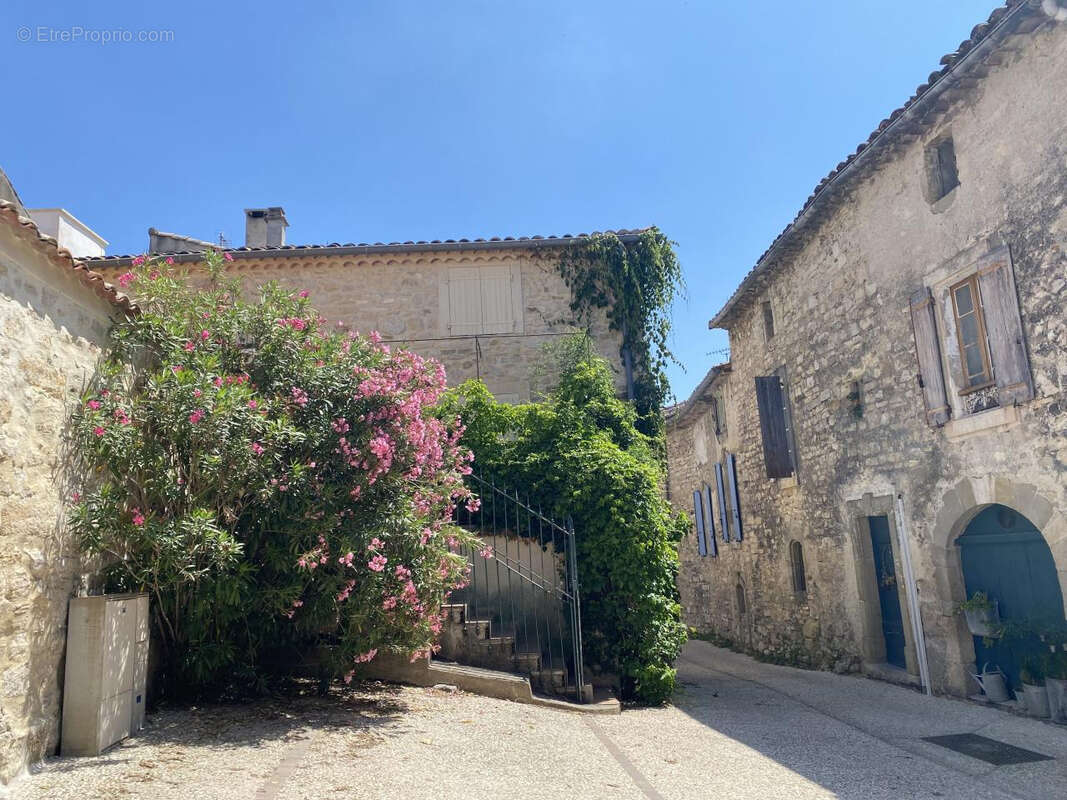 Maison à CRUVIERS-LASCOURS