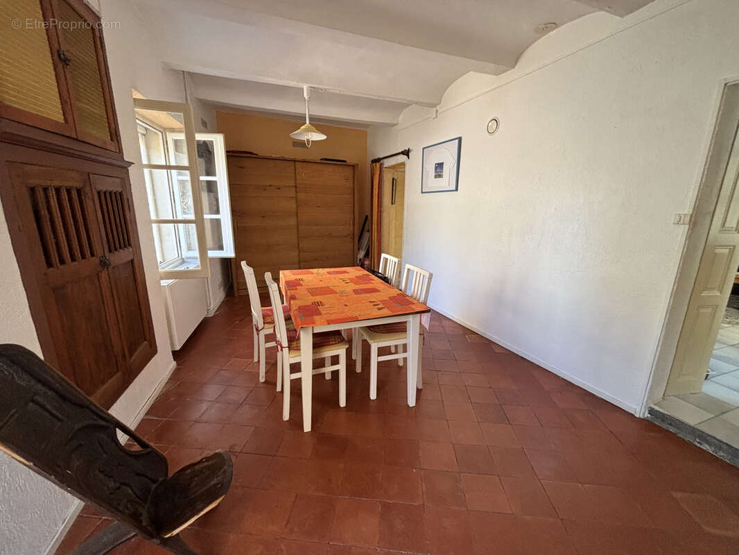 Maison à CRUVIERS-LASCOURS