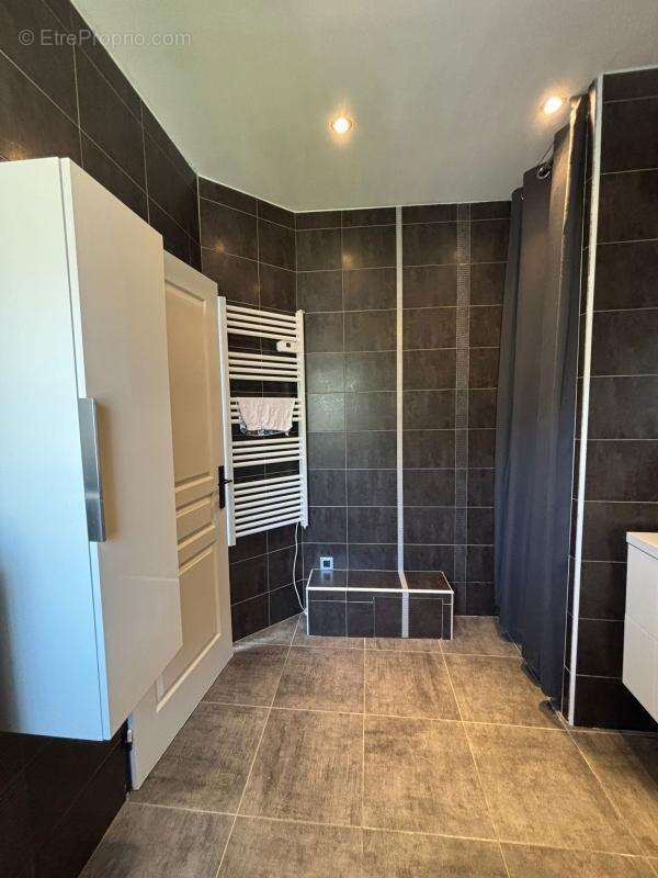 Appartement à PEILLE