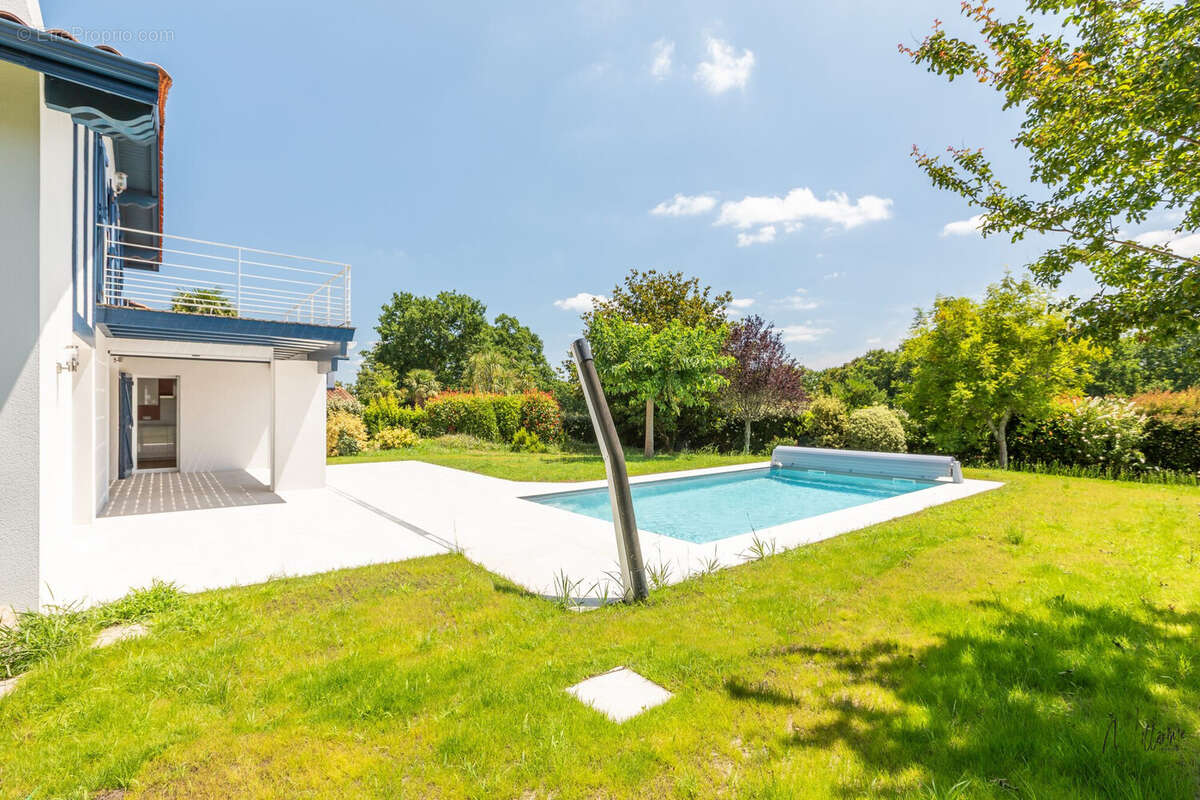 Maison à BASSUSSARRY