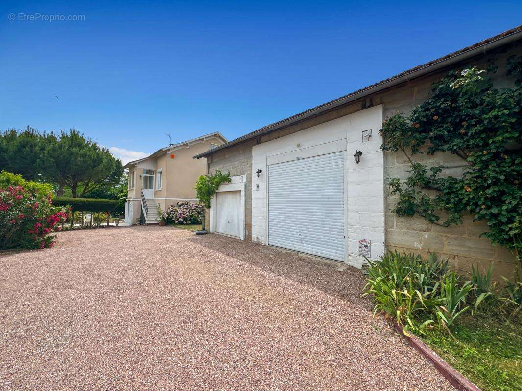 Maison à SAINT-LEON-SUR-L&#039;ISLE