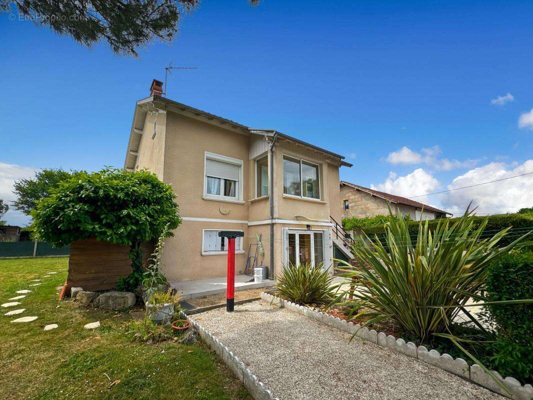 Maison à SAINT-LEON-SUR-L&#039;ISLE