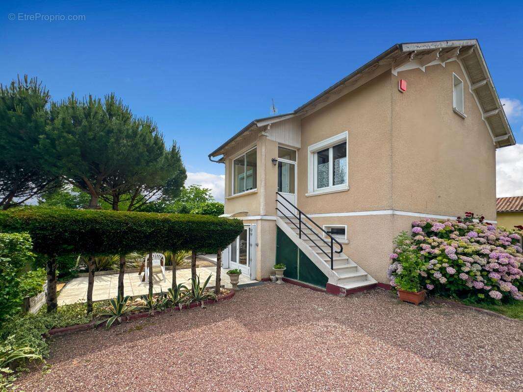 Maison à SAINT-LEON-SUR-L&#039;ISLE