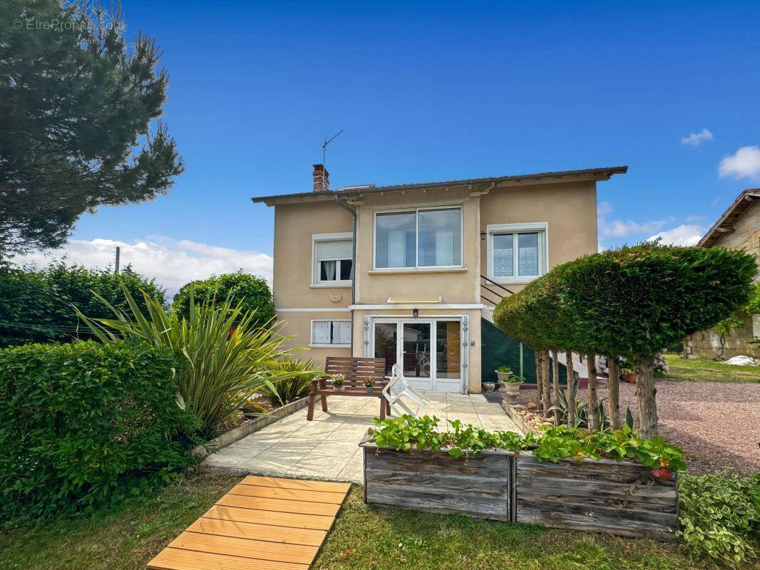 Maison à SAINT-LEON-SUR-L&#039;ISLE