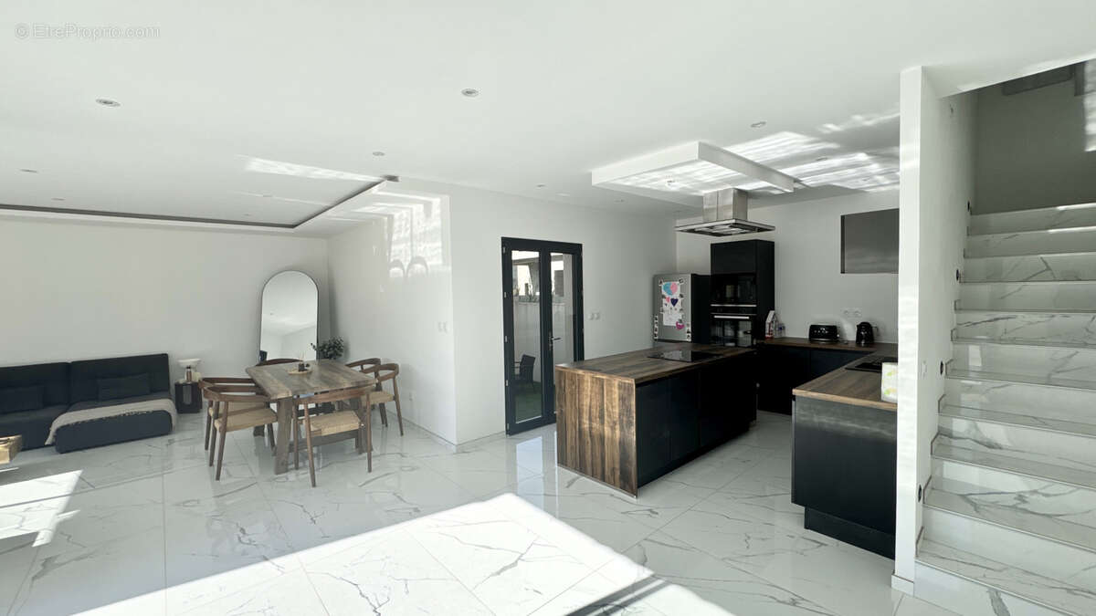 Maison à BAGNOLS-SUR-CEZE