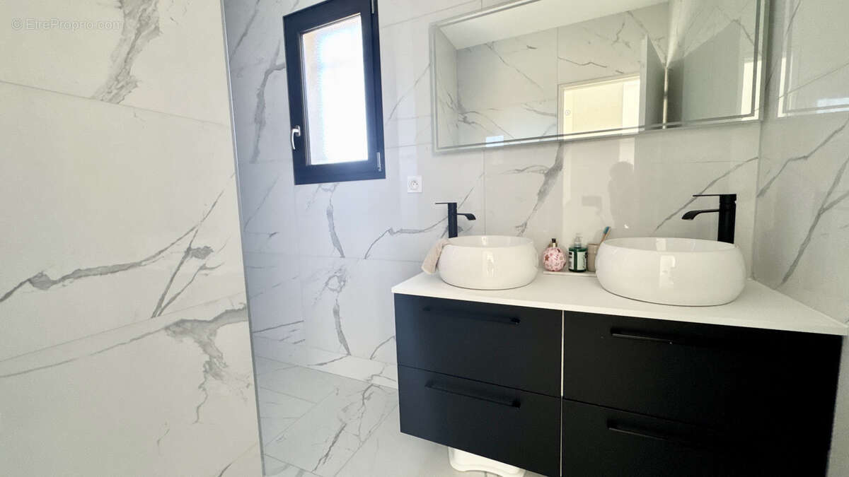 Maison à BAGNOLS-SUR-CEZE