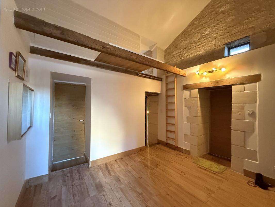 Maison à BOURDEILLES