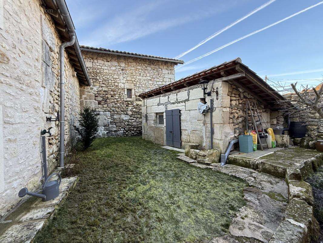 Maison à BOURDEILLES