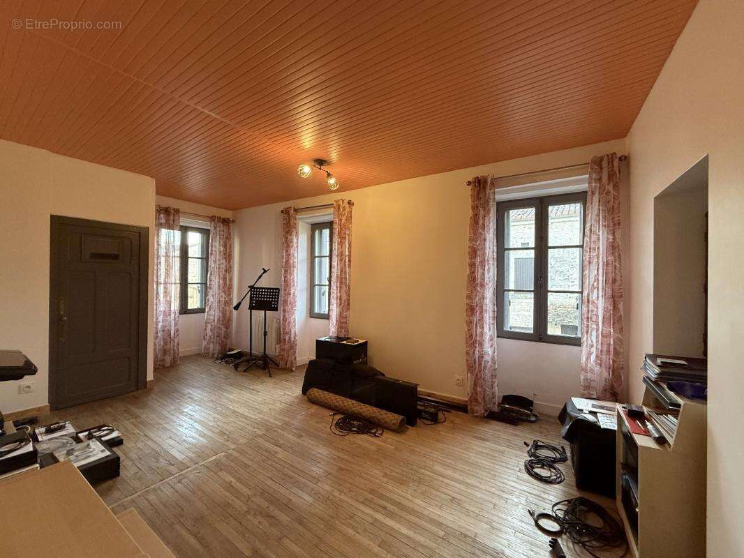 Maison à BOURDEILLES