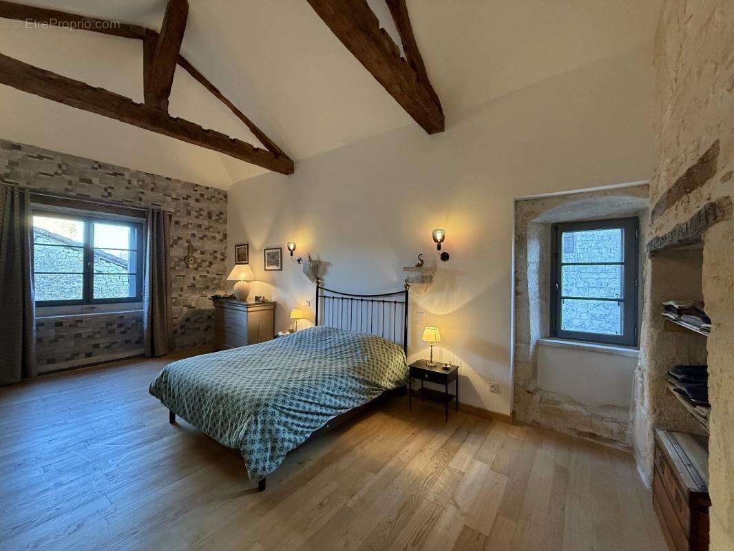 Maison à BOURDEILLES