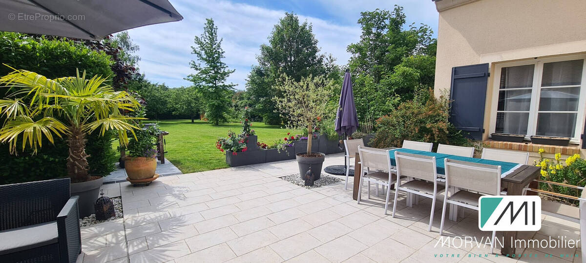 Maison à LA CELLE-LES-BORDES