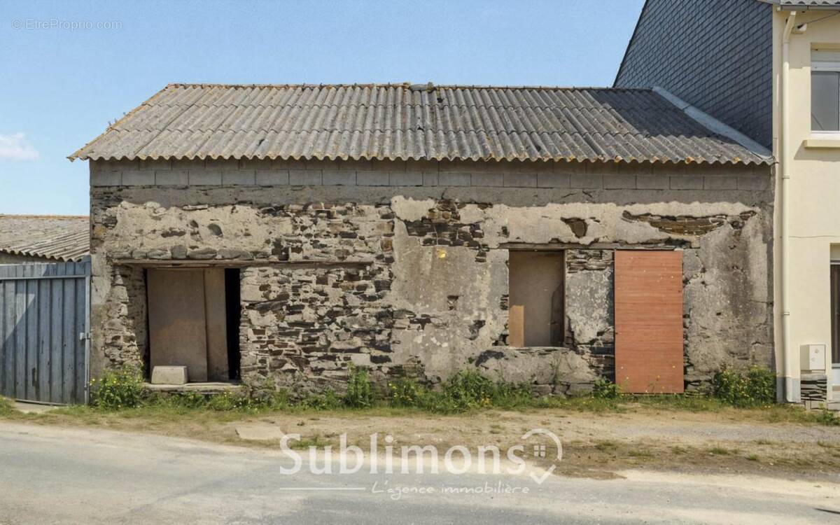 Maison à LA ROCHE-BLANCHE