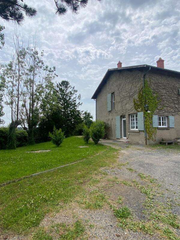 Maison à LA TOUR-DE-SALVAGNY