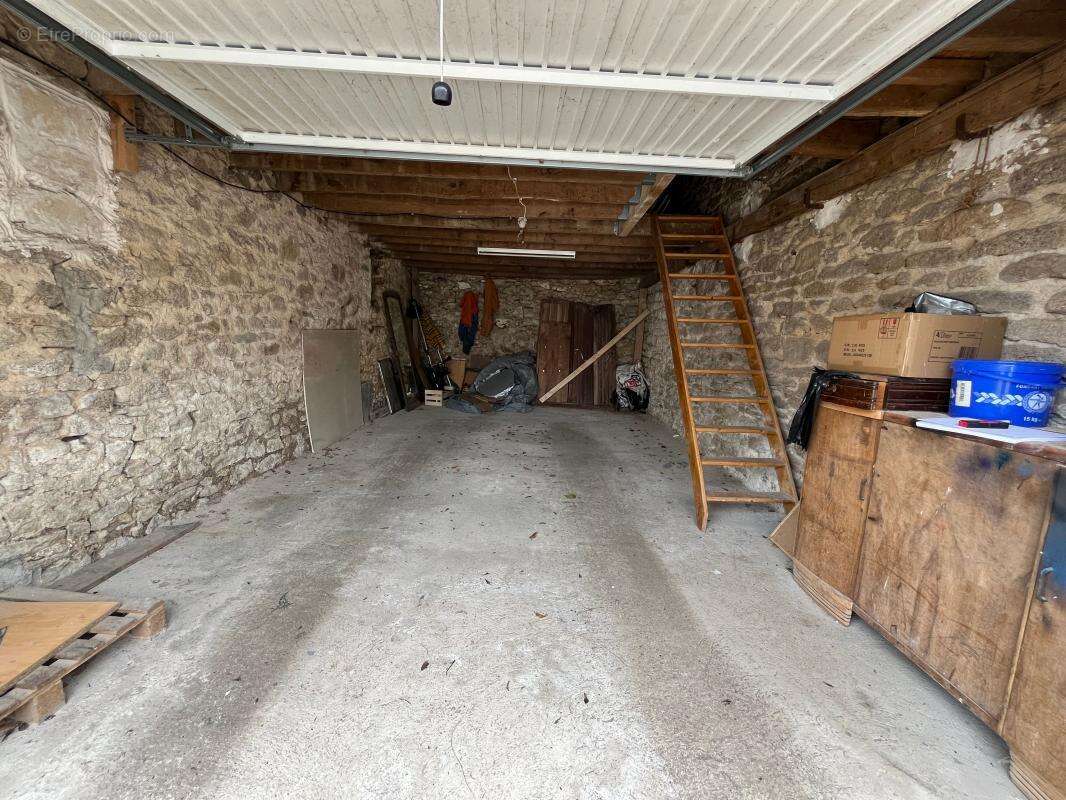 Maison à BERSAC-SUR-RIVALIER