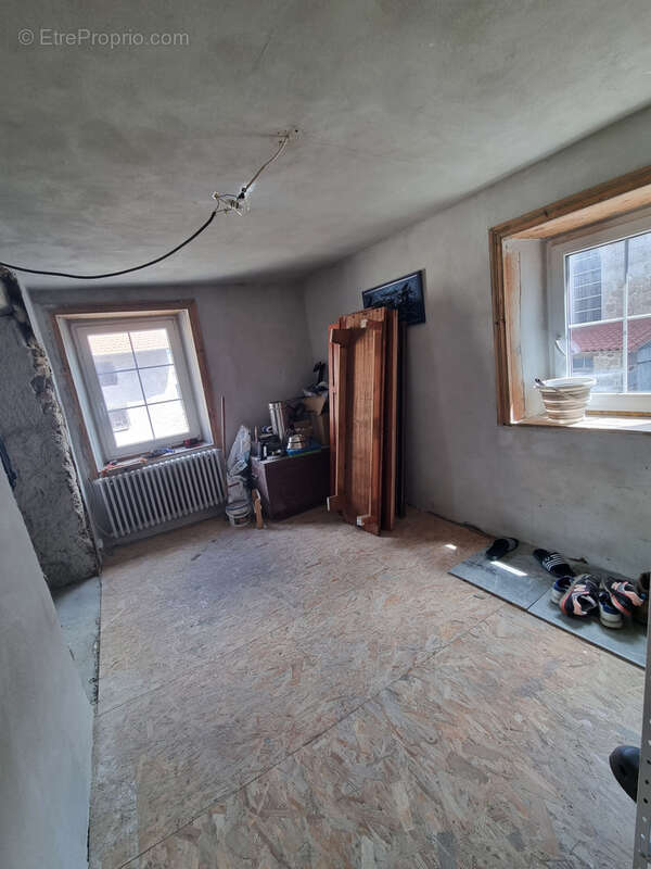 Maison à MARSAC-EN-LIVRADOIS