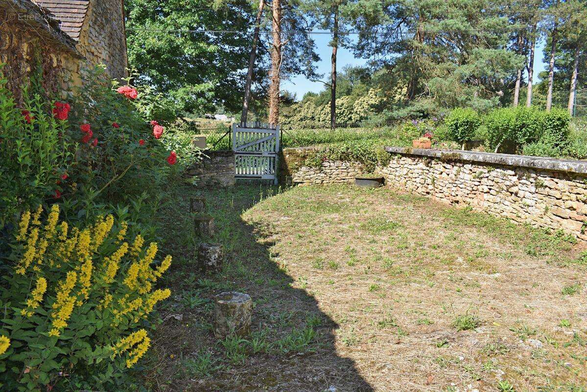 Maison à SAINT-CREPIN-ET-CARLUCET