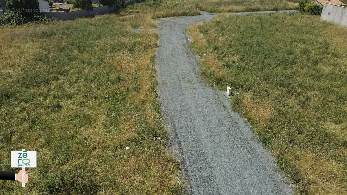 Terrain à PUYRAVAULT