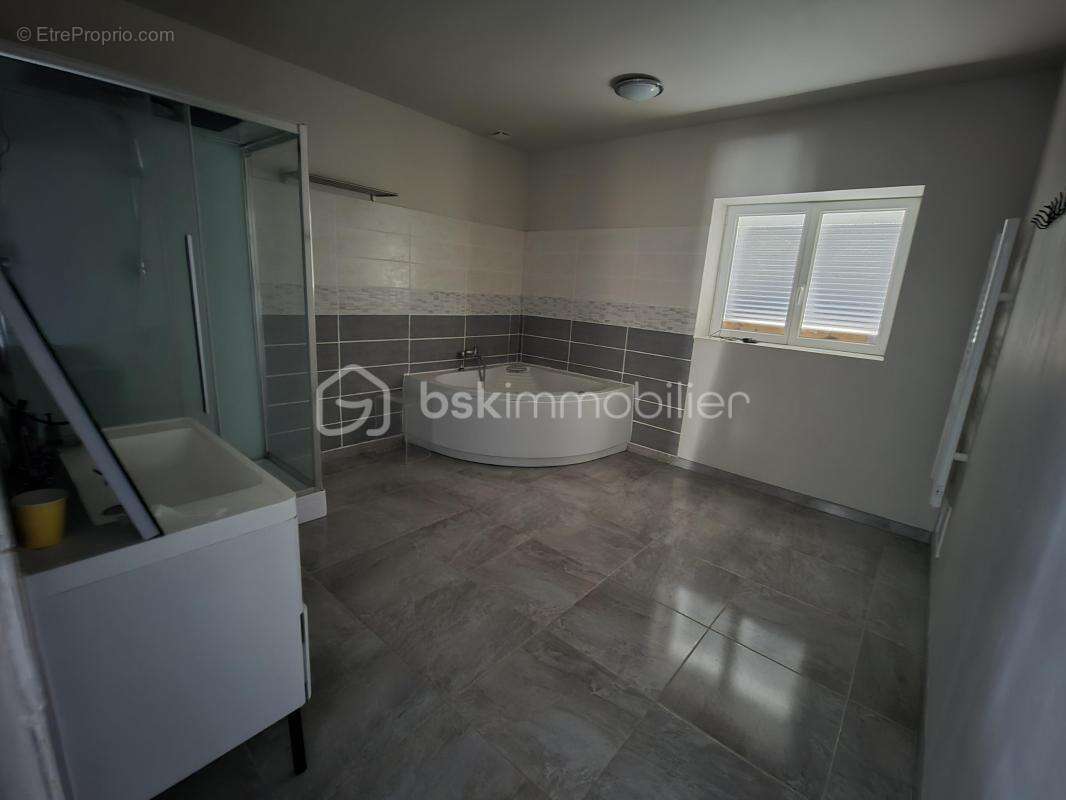 Maison à CHANNAY-SUR-LATHAN