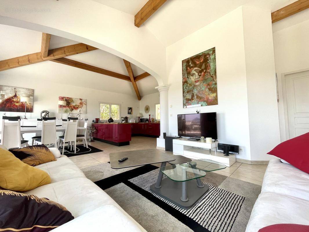 Maison à SOLLIES-VILLE