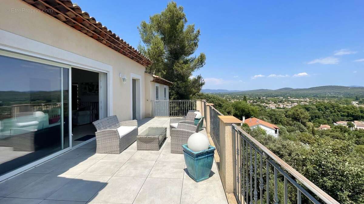 Maison à SOLLIES-VILLE