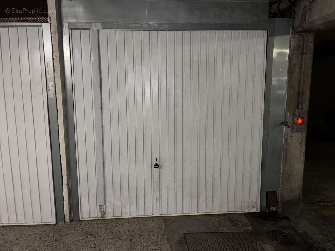 Parking à PARIS-18E