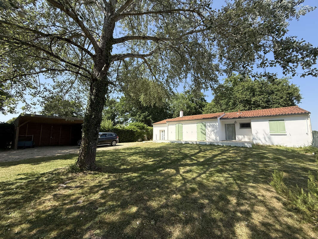 Maison à FONTCOUVERTE