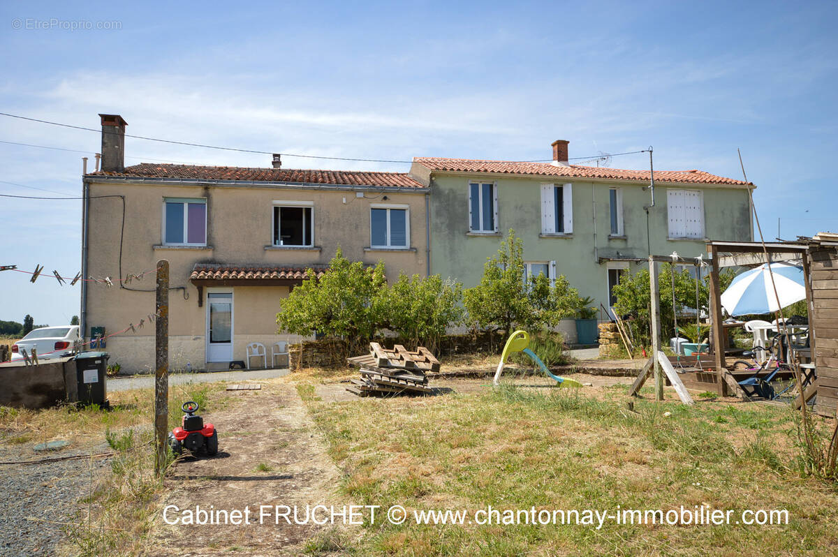 Maison à BAZOGES-EN-PAREDS