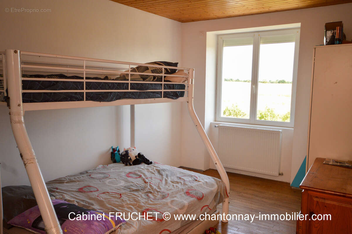 Maison à BAZOGES-EN-PAREDS