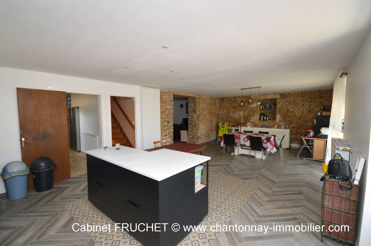 Maison à BAZOGES-EN-PAREDS