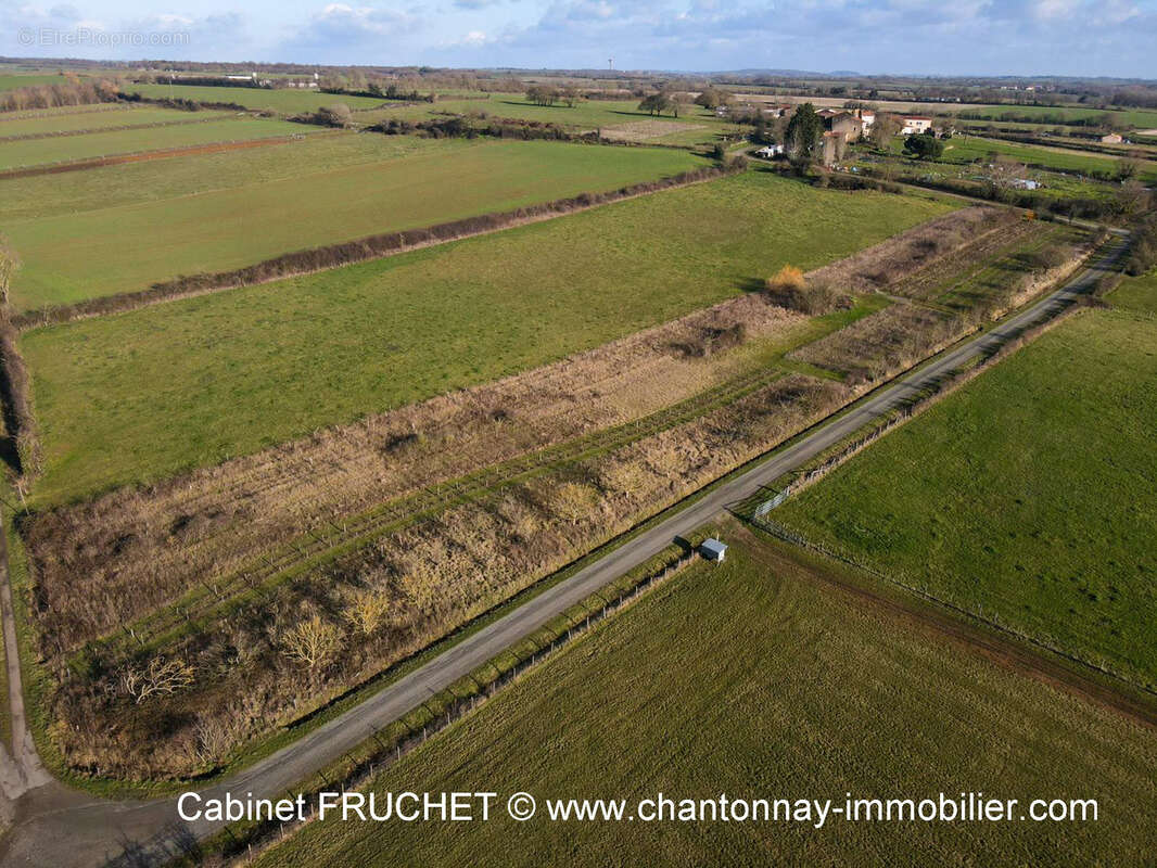 Maison à BAZOGES-EN-PAREDS