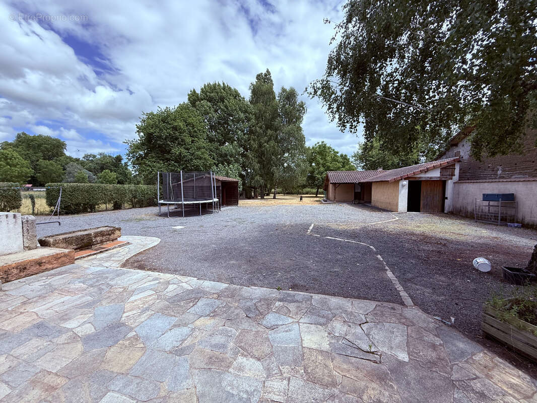 Maison à SAINT-PRIEST-BRAMEFANT