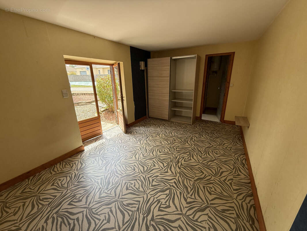 Maison à SAINT-PRIEST-BRAMEFANT