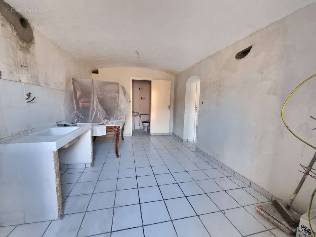 DEPOT PIECE 1 DONNANT SUR BALCONNET - Appartement à RIVE-DE-GIER