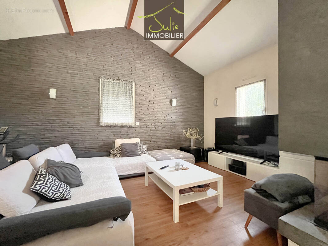 Maison à MONCOUTANT