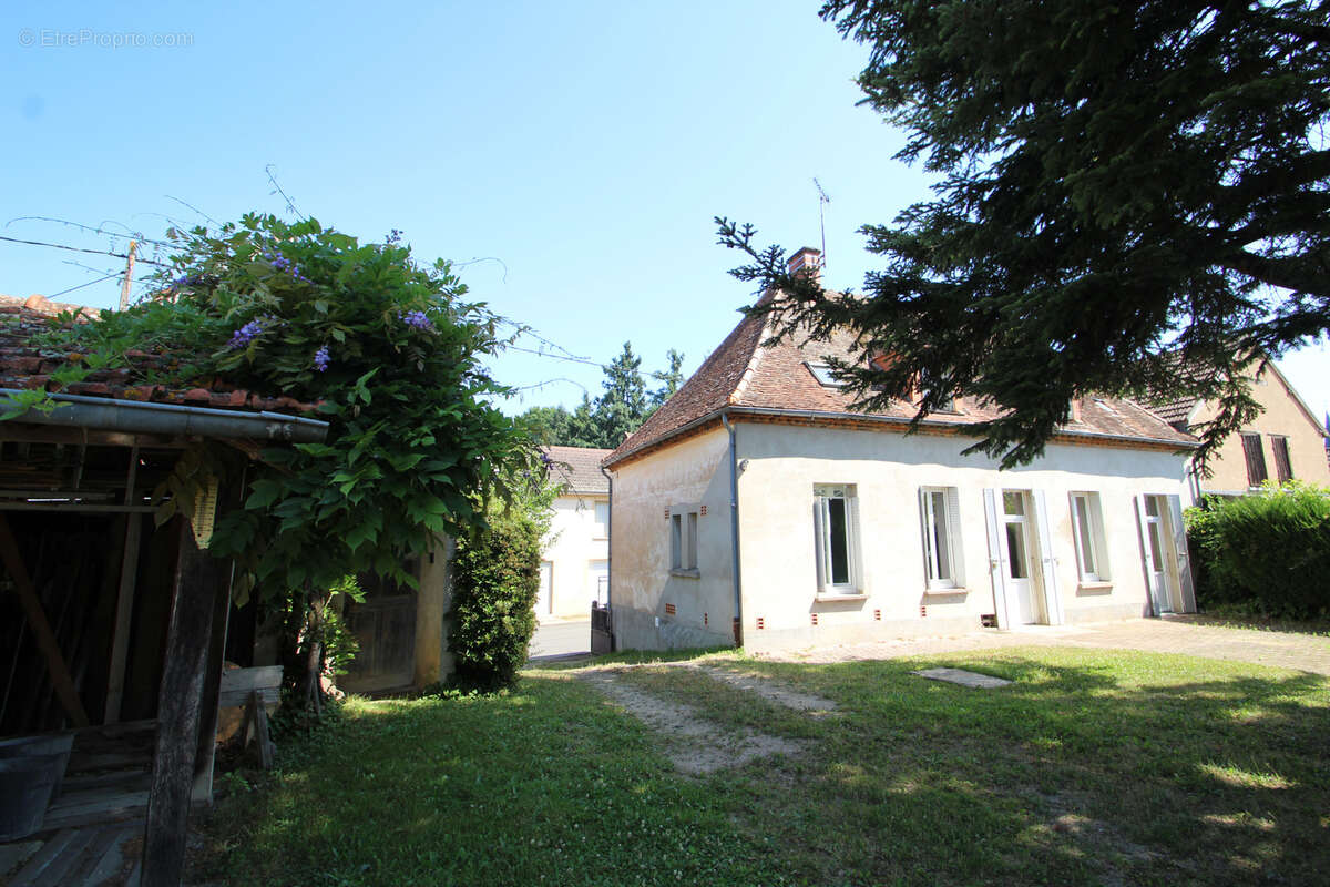 Maison à SALIGNY-SUR-ROUDON