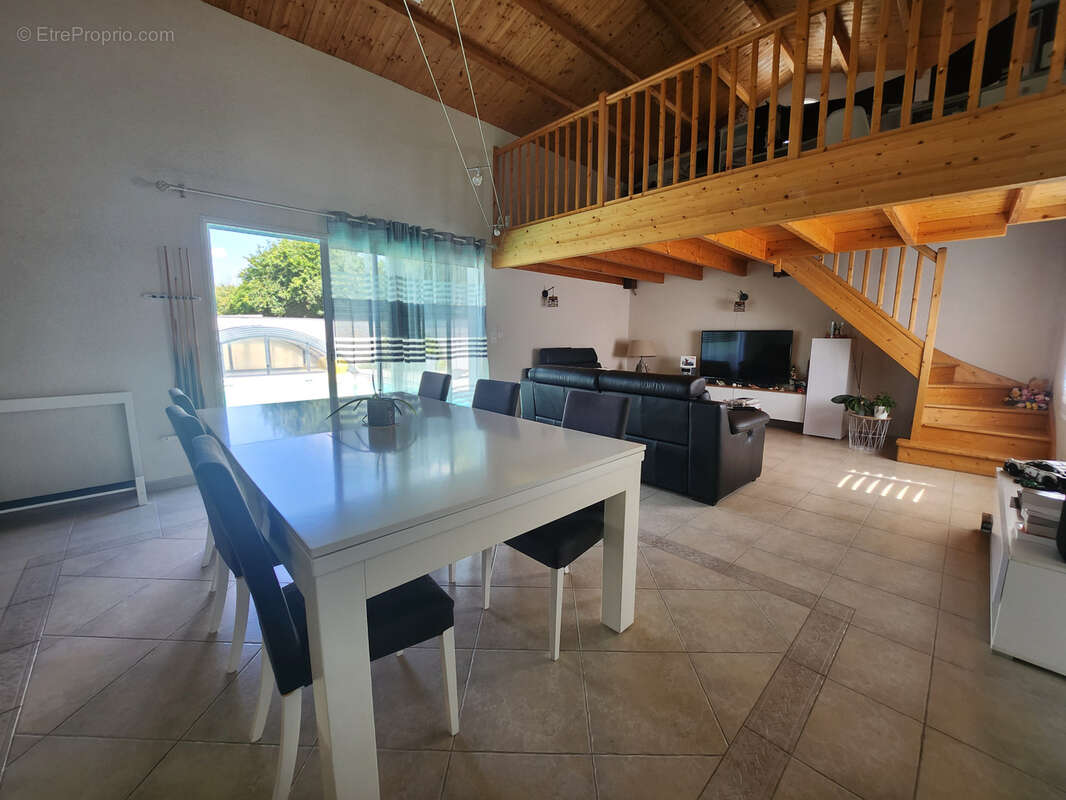 Maison à LES MAGNILS-REIGNIERS