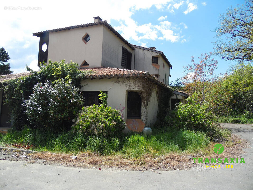 Vue depuis le parking - Maison à BARBAZAN