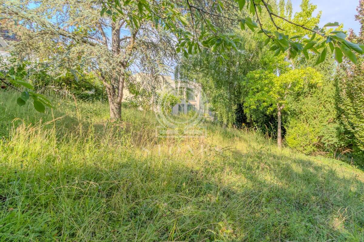 Terrain à LA CELLE-SAINT-CLOUD