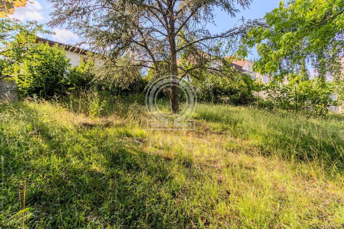 Terrain à LA CELLE-SAINT-CLOUD