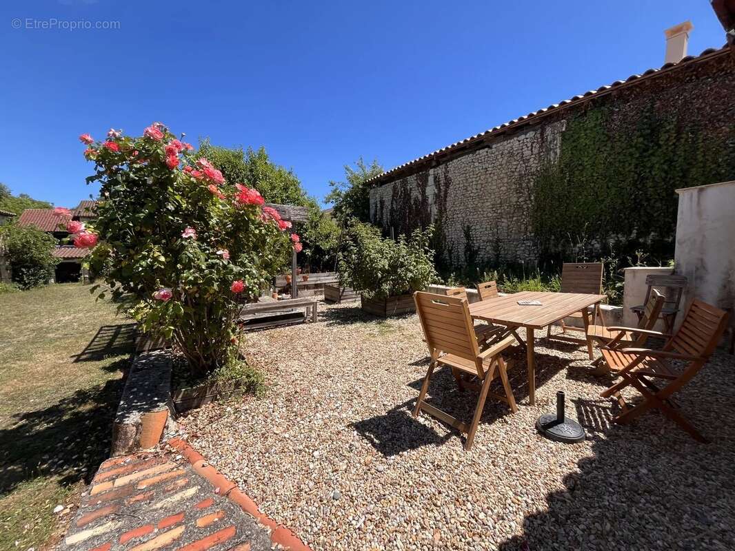 Maison à SAINT-PRIVAT-DES-PRES