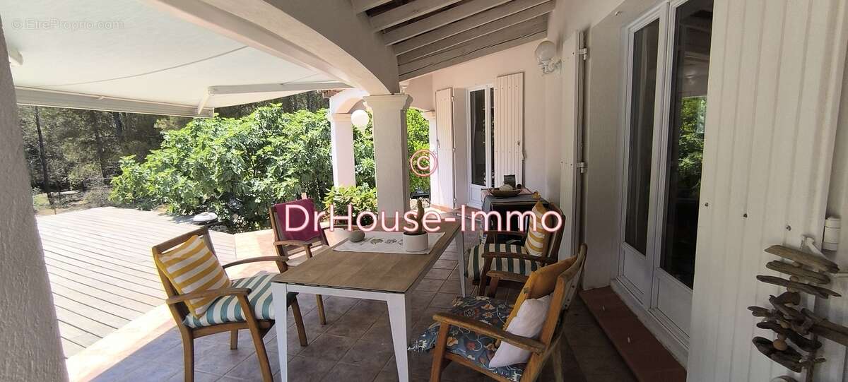 Maison à LE REVEST-LES-EAUX