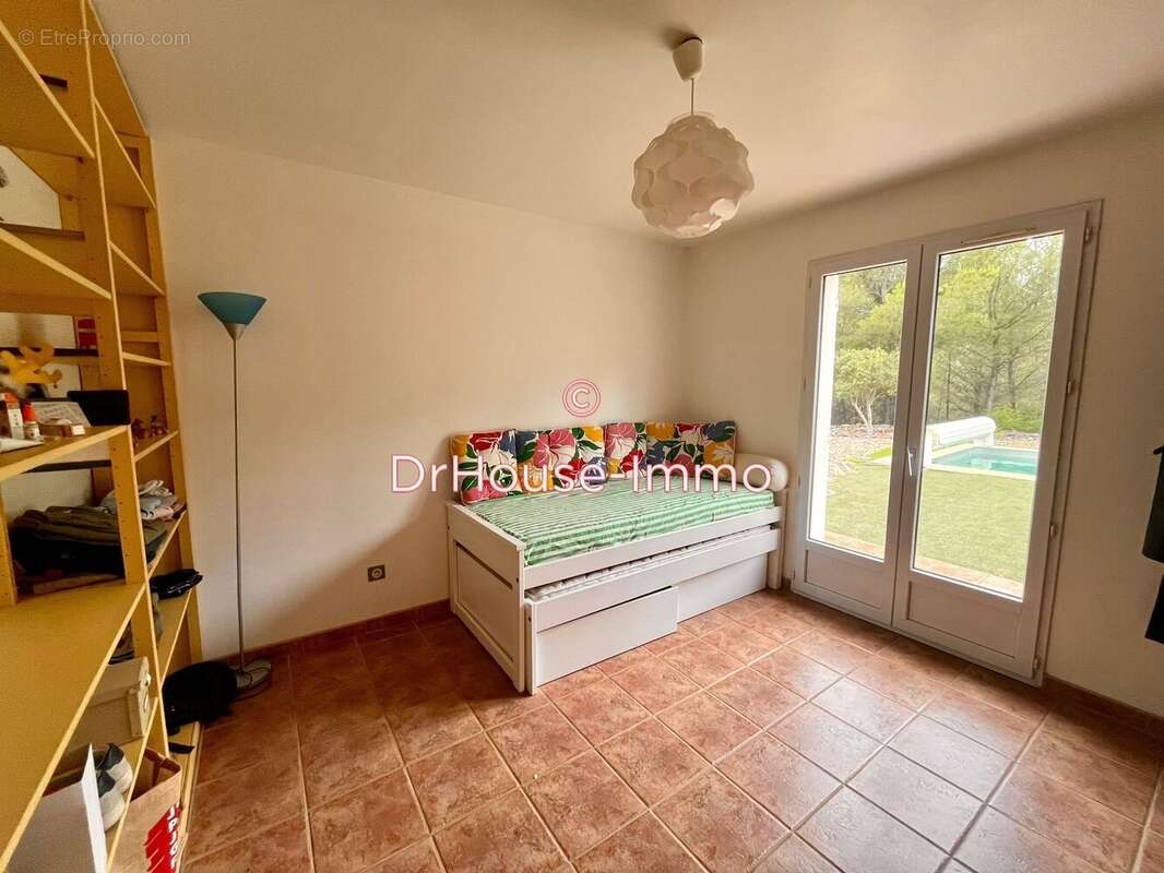 Maison à LE REVEST-LES-EAUX