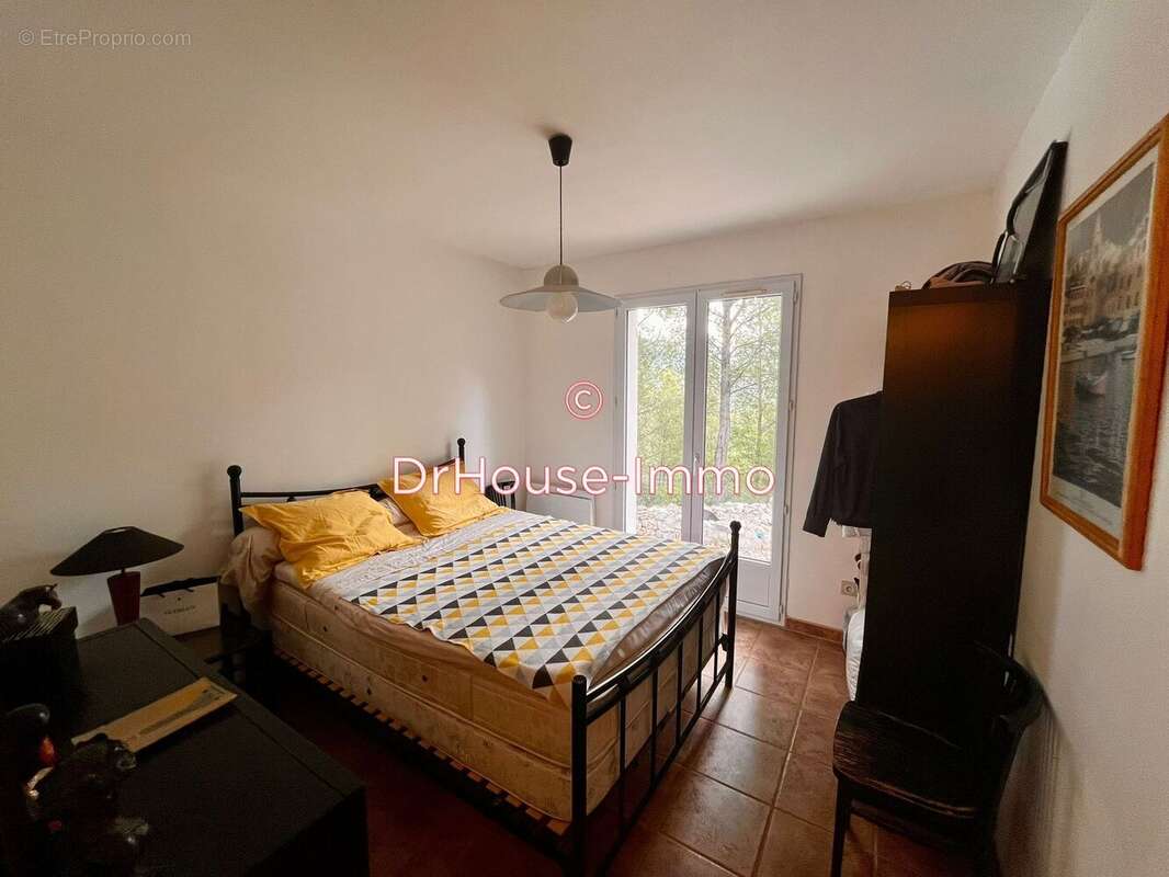 Maison à LE REVEST-LES-EAUX