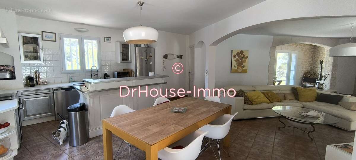 Maison à LE REVEST-LES-EAUX