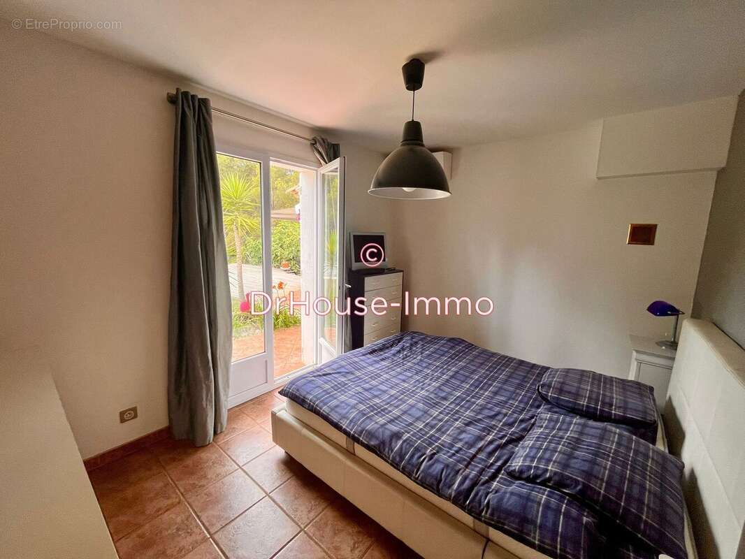 Maison à LE REVEST-LES-EAUX