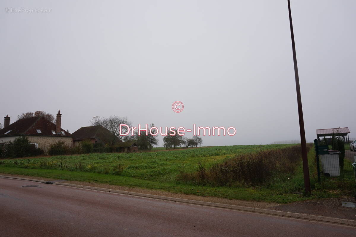 Terrain à VILLEMEREUIL