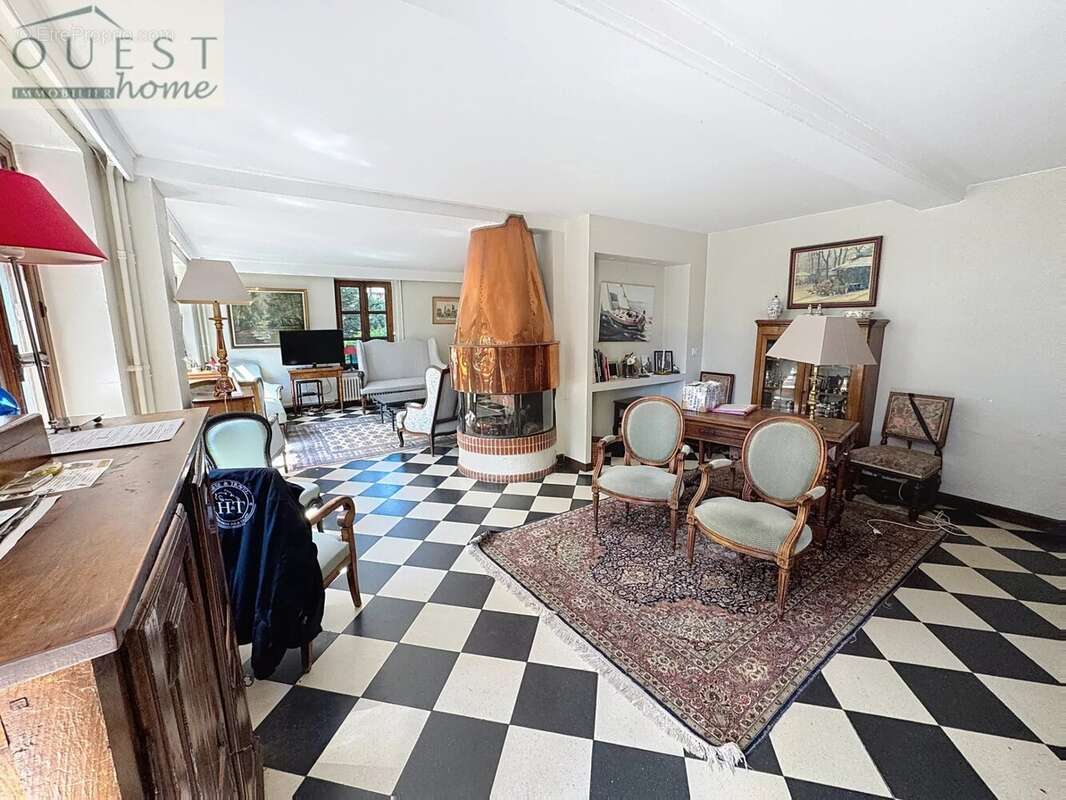 Maison à CHARBONNIERES-LES-BAINS