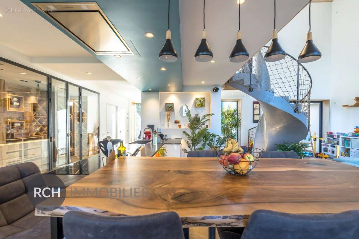 Maison à DAMPIERRE-EN-YVELINES