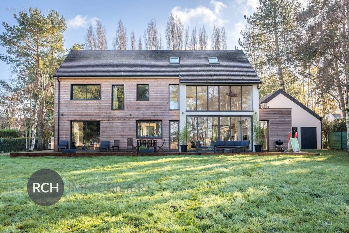 Maison à DAMPIERRE-EN-YVELINES