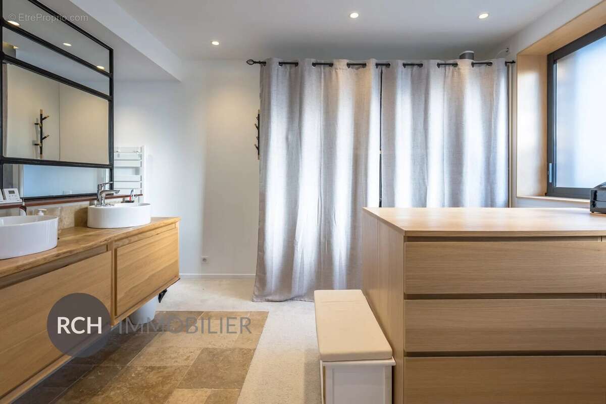 Maison à DAMPIERRE-EN-YVELINES